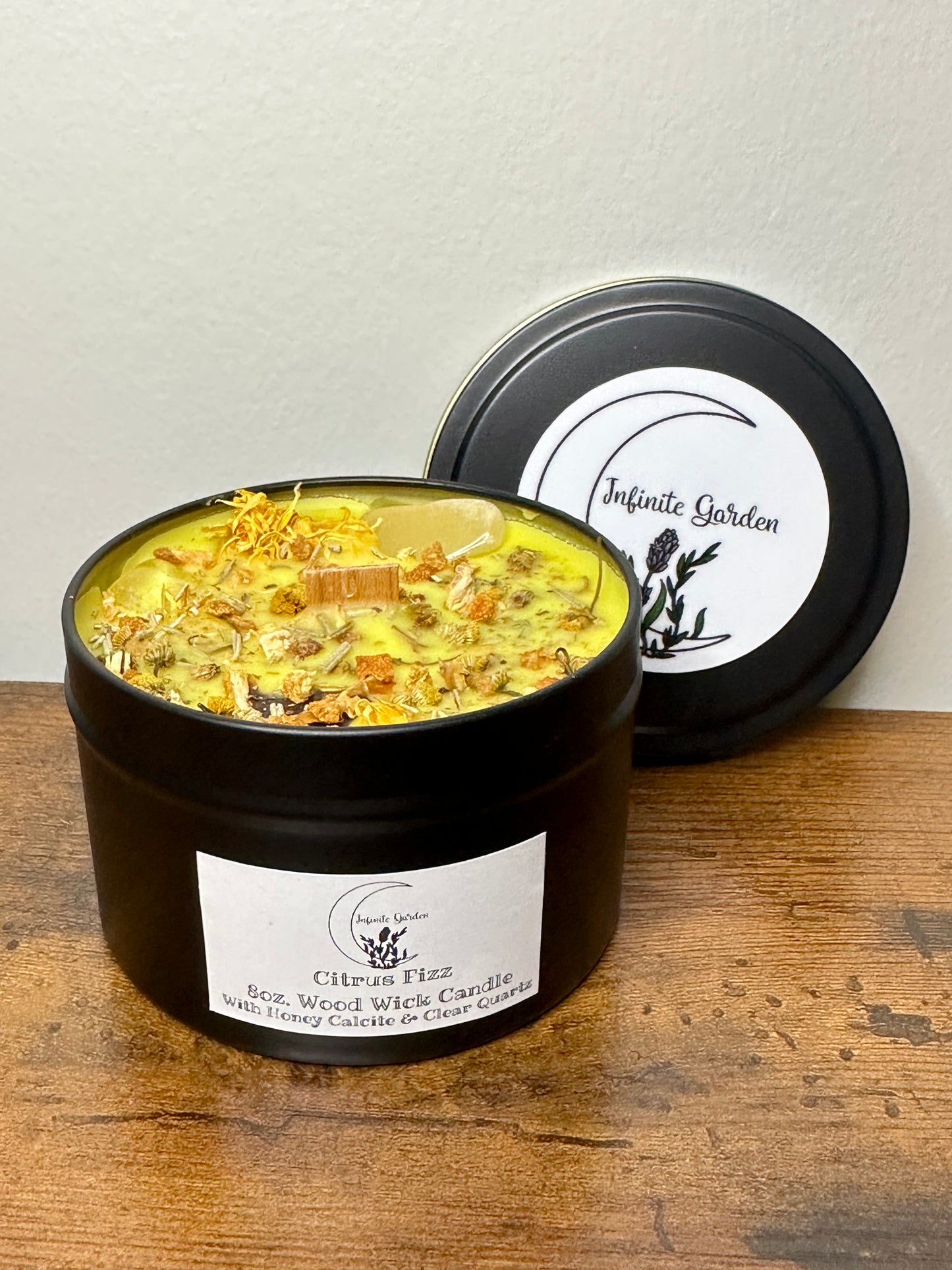 Citrus Fizz 8oz. Wood Wicks Candle With Honey Calcite & Clear Quartz